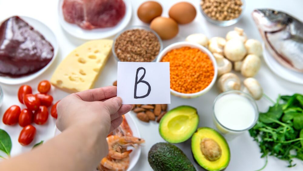 B vitaminlerinin sinir sistemi üzerindeki onarıcı etkisi ile lipozomal teknolojinin sunduğu %90'ın üzerindeki emilim oranını birleştiren bu yaklaşımla, göz sinirlerinizi ve görme kalitenizi uzun yıllar boyunca güvence altına alabilirsiniz.